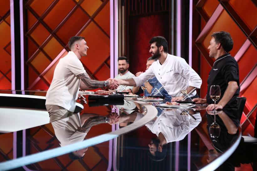 Chef Richard a câștigat bomba cu trei amulete în ediția de ieri seară Chefi la cuțite,  când a pregătit unul dintre signature dish-urile sale, Cocco Bello al Mare 18928623