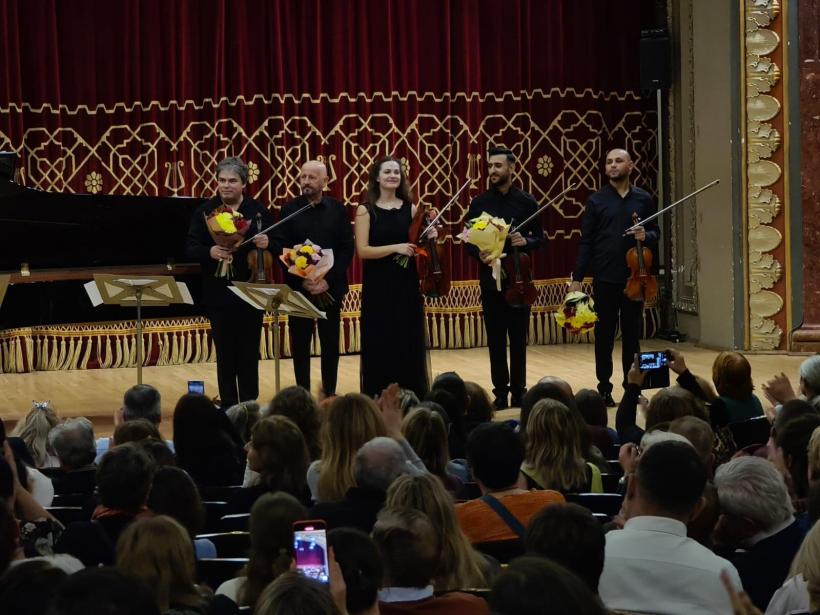 Turneul Național Vioara lui Enescu continuă în alte trei orașe după triumful de la Ateneul Român din București  Cele patru instrumente din categoria Tezaur ajung la Brașov, Deva și Bistrița 18928333