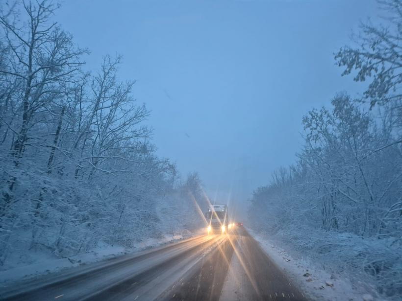 Atenție, șoferi: Se circulă în condiții de iarnă pe drumurile din mai multe județe 18928858