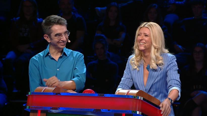 Oana Paraschiv și Mihai Găinușă vin în platoul Ești mai deștept decât un copil de clasa a V-a, astăzi, de la ora 18.00, la Antena 1. Oana Paraschiv: „Doar educația te ajută să ajungi acolo unde îți dorești!” 18928816