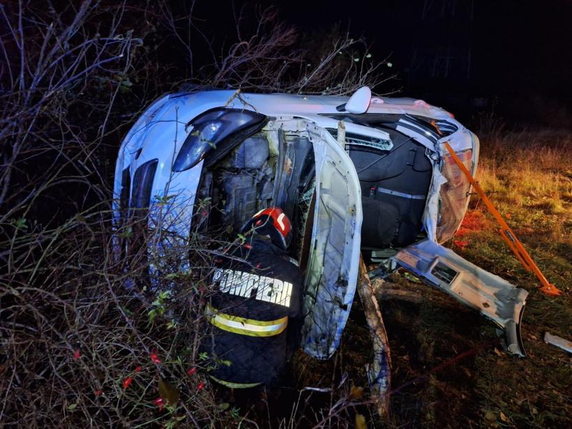 Accident groaznic: O femeie a ajuns la spital după ce mașina în care se afla s-a răsturnat 18928893