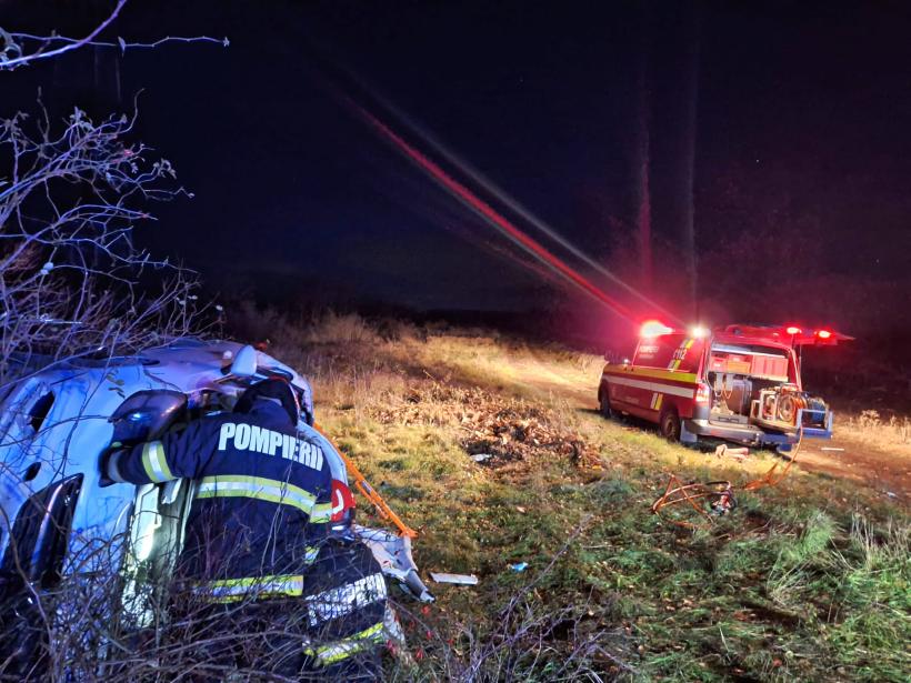 Accident groaznic: O femeie a ajuns la spital după ce mașina în care se afla s-a răsturnat 18928894