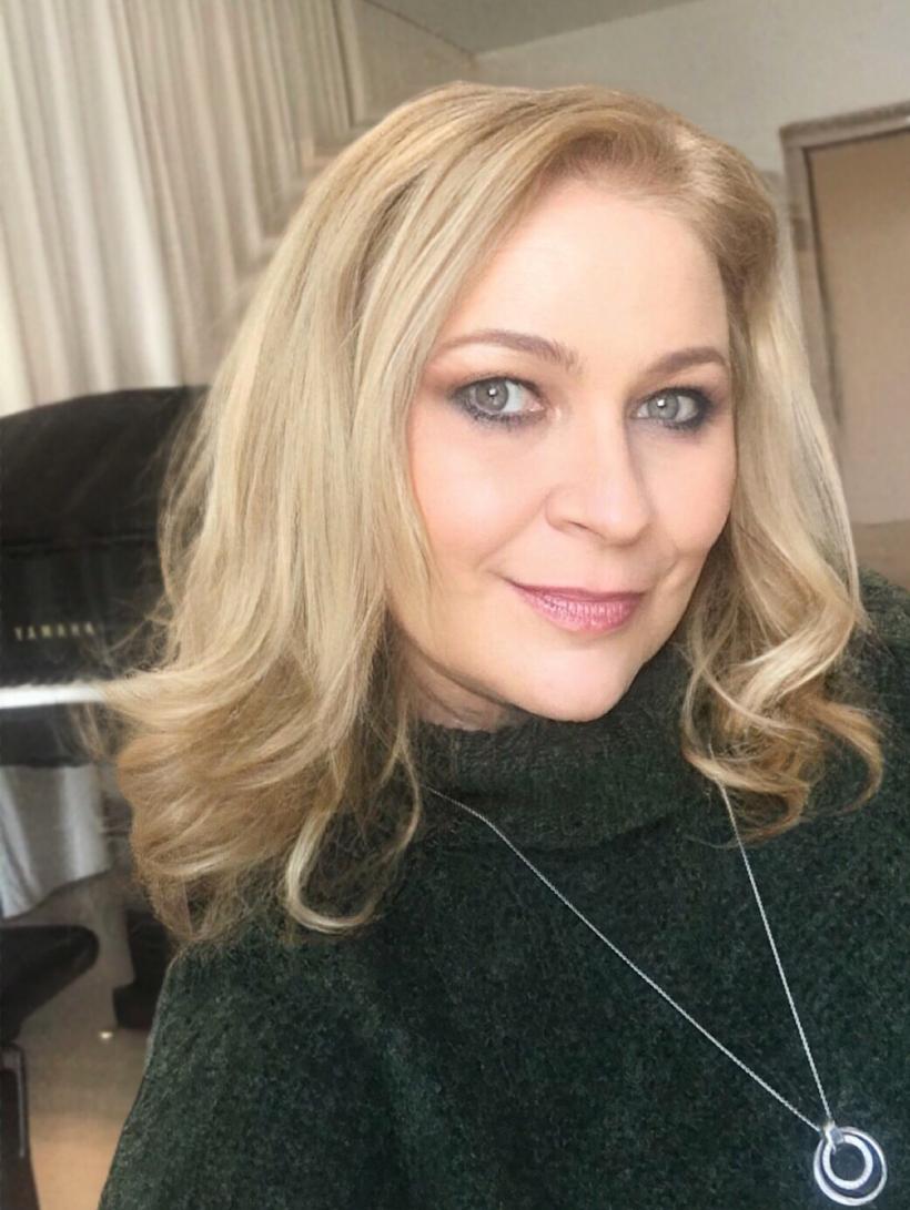 Melodie Dor Magie – mezzosoprana Ruxandra Donose și pianistul Sergiu Tuhuțiu într-un turneu de sărbători… acasă 18928831