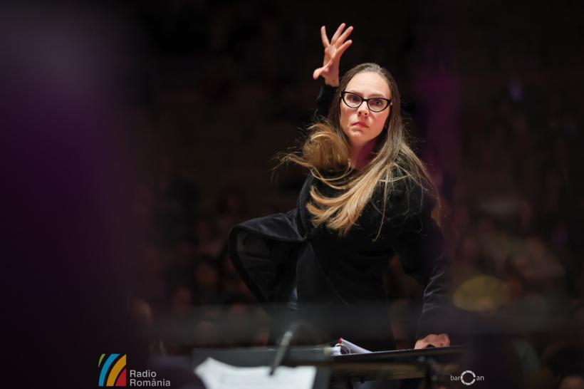 100% Mozart cu Simona Strungaru, solistă și dirijoare alături de Orchestra de Cameră Radio