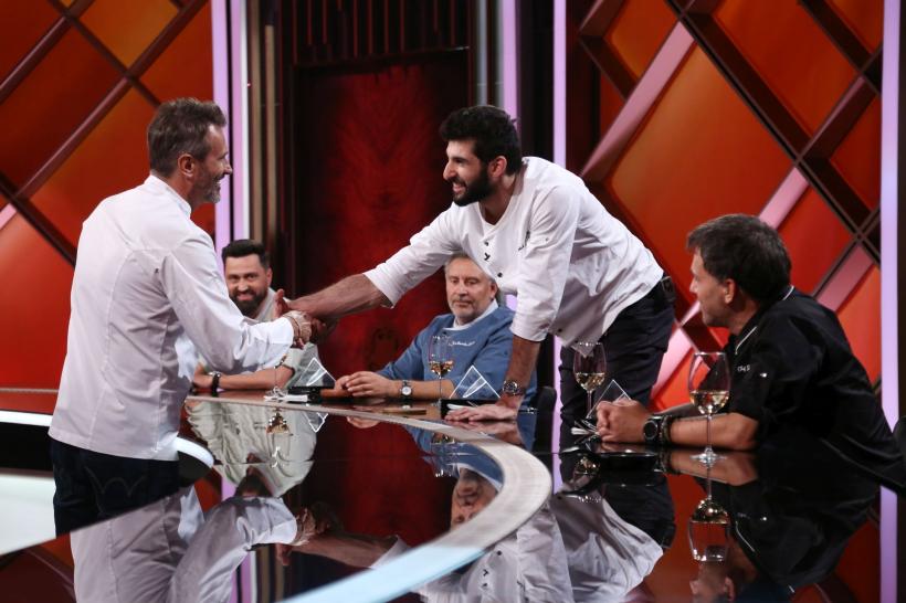 Conflictul escaladează, diseară, la Chefi la cuțite. Chef Richard reacționează:  „Nu vreau să mai concurez la această amuletă. A întrecut limita!” 18929176