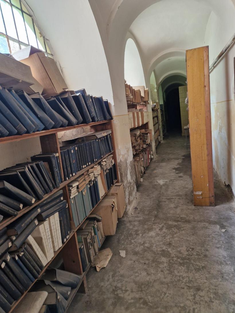 Ioan-Aurel Pop: „Discriminarea salarizării arhiviștilor în funcție de capitală și provincie este de neadmis” 18929046