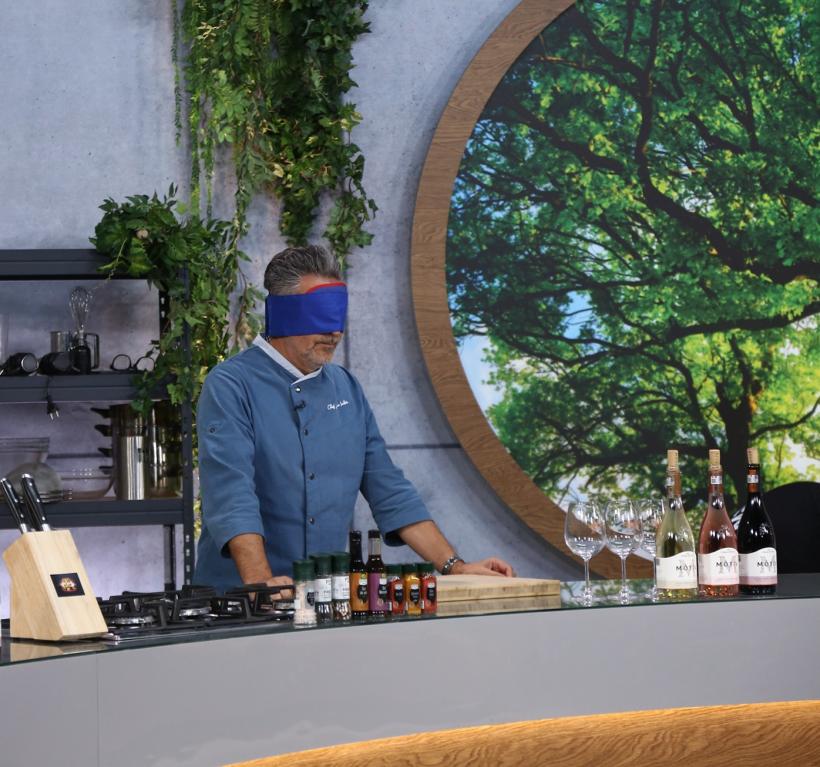 Diseară, la Chefi la cuțite: jurații, surprinși de un tânăr concurent, pasionat de bucătărie de la 9 ani:„Voi pregăti un preparat de care cred că nu a mai auzit niciunul dintre Chefi” 18929395