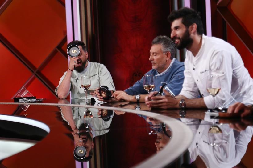 Diseară, la Chefi la cuțite: jurații, surprinși de un tânăr concurent, pasionat de bucătărie de la 9 ani:„Voi pregăti un preparat de care cred că nu a mai auzit niciunul dintre Chefi” 18929399