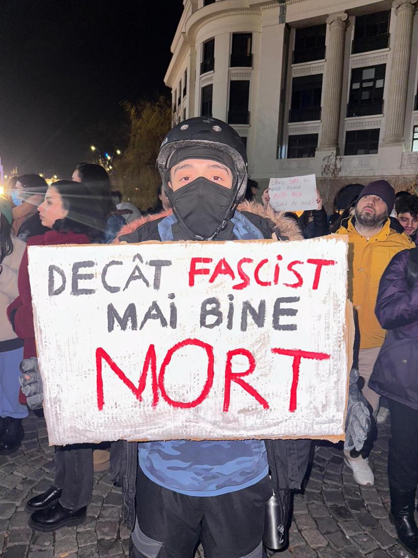 Proteste în România față de ascensiunea lui Georgescu. În Piața Universității se strigă „libertate”               