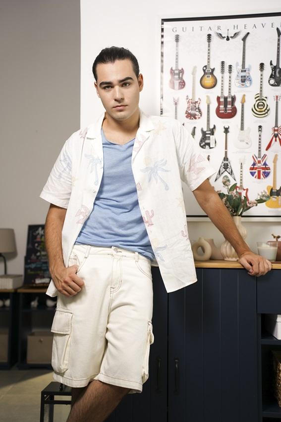 Emilian și Radu Ștefan Bănică se alătură distribuției celui mai nou serial original semnat Ruxandra Ion – Ana, Mi-ai fost scrisă în ADN. Emilian semnează şi piesa de generic a serialului de la Antena 1 18929476