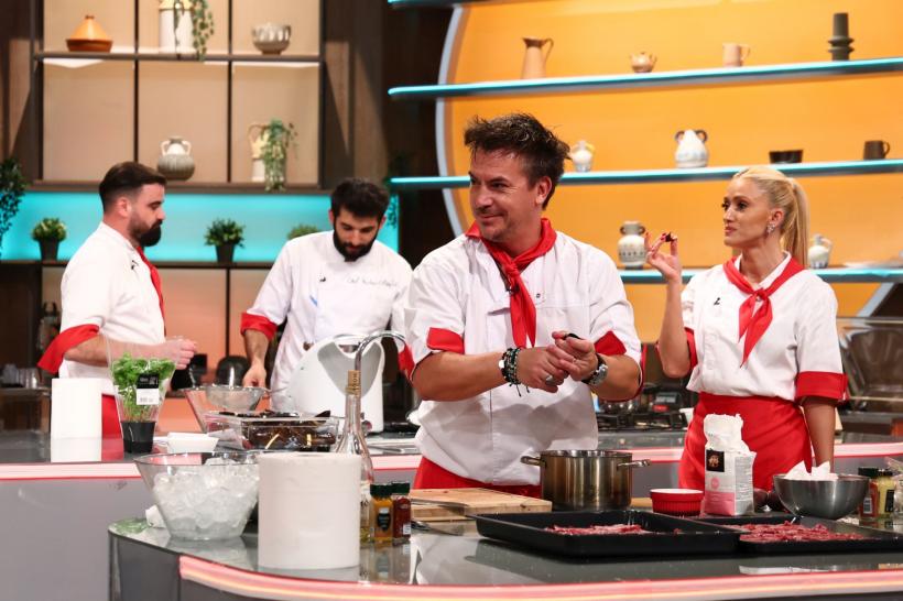 Battle aniversar Chefi la cuțite, cu adrenalină și distracție, diseară, de la 20:30: vedetele gătesc de Ziua Antenei în echipele celor patru jurați 18929921