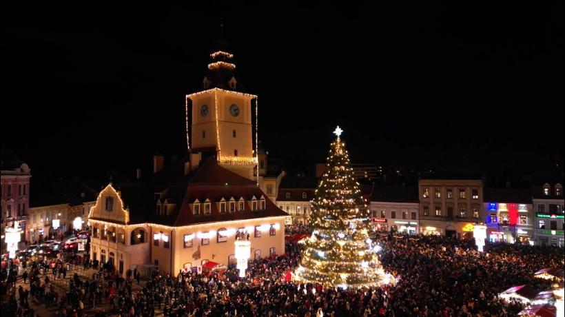 Târgul de Crăciun de la Brașov: Au fost aprinse 1,3 milioane de luminițe