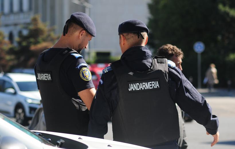 Pensionarii militarii și sindicaliștii protestează în fața Guvernului 18929775