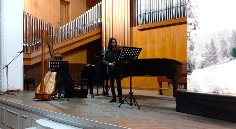 Concert de pian, vioară, harpă și expoziție multimedia, la Chișinău, despre „Muzica și pictura în Salonul de Muzică al primei construcții regale din România – Castelul Peleș” 18930245