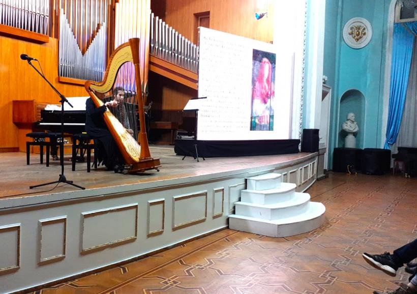 Concert de pian, vioară, harpă și expoziție multimedia, la Chișinău, despre „Muzica și pictura în Salonul de Muzică al primei construcții regale din România – Castelul Peleș” 18930247