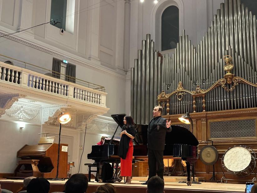 Turnee de poveste... pretutindeni la final. Mezzosoprana Ruxandra Donose, sopranele Leontina Văduva și Teodora Gheorghiu și bas-baritonul Sorin Coliban au cântat pentru diaspora românească din Elveția, Franța și Italia 18930516