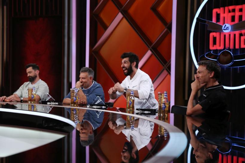 Chef Richard Abou Zaki a dat aseară cuțitul de aur. Jurații se înfruntă diseară pentru ultima amuletă și împart ultimele cuțite ale acestui sezon Chefi la cuțite 18930609