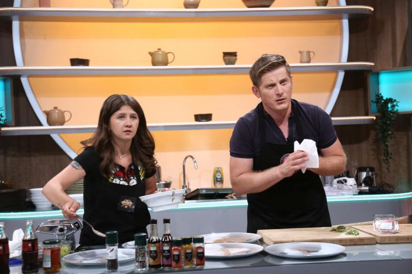 Chef Richard Abou Zaki a dat aseară cuțitul de aur. Jurații se înfruntă diseară pentru ultima amuletă și împart ultimele cuțite ale acestui sezon Chefi la cuțite 18930611