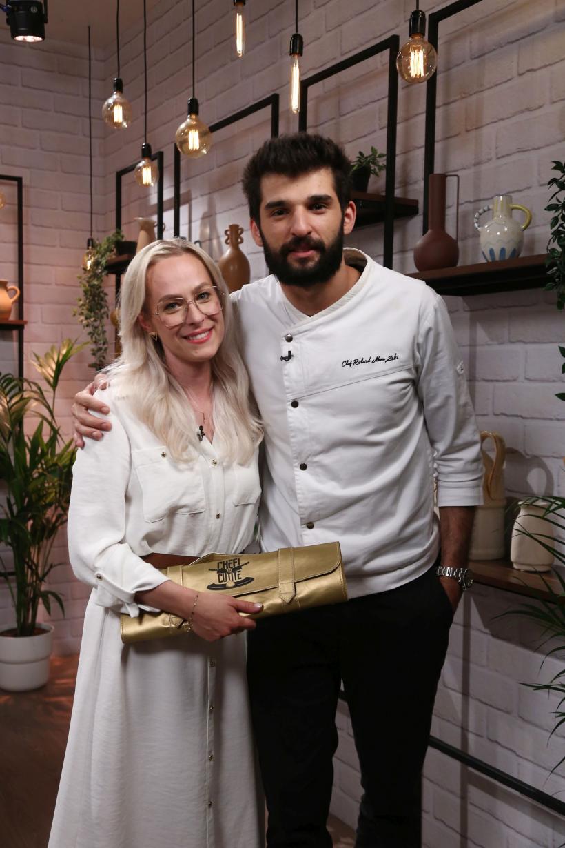 Chef Richard Abou Zaki a dat aseară cuțitul de aur. Jurații se înfruntă diseară pentru ultima amuletă și împart ultimele cuțite ale acestui sezon Chefi la cuțite 18930617