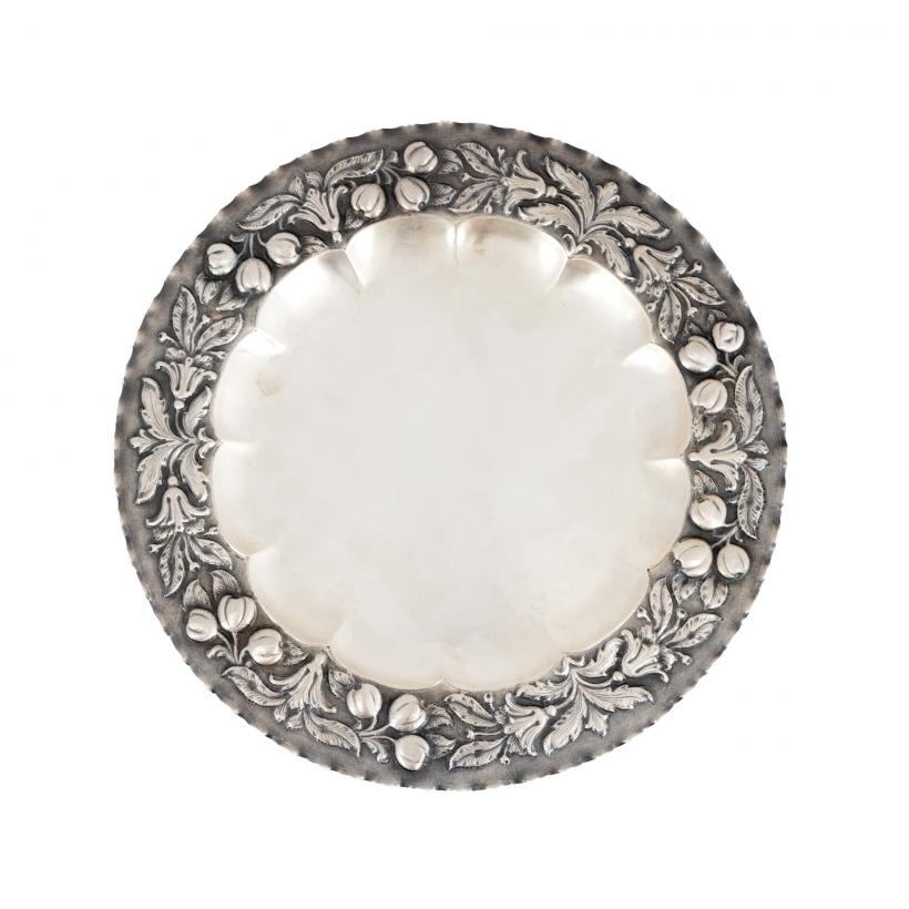 De la masa familiei prezidențiale Ceaușescu, în licitație la Artmark 18930697