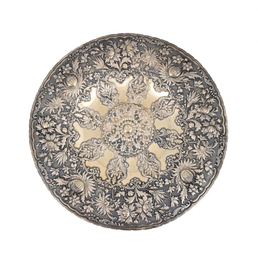 De la masa familiei prezidențiale Ceaușescu, în licitație la Artmark 18930698