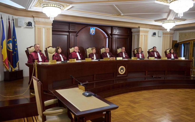 Judecătorii CCR s-au întrunit să decidă dacă se vor dezbate cererile de anulare a primului tur de scrutin