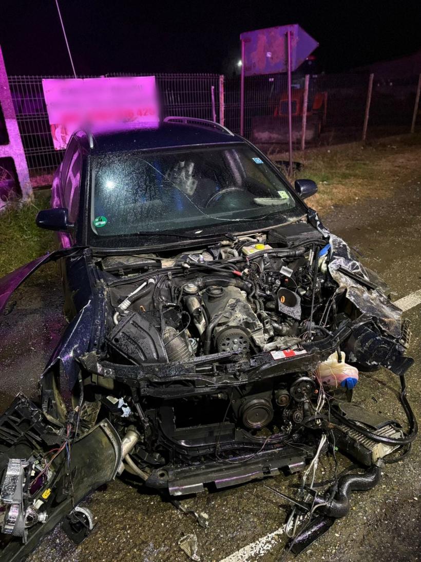 Accident groaznic cu trei mașini la Galați, în zona Gării Berhec. Trei bărbați au ajuns la spital 18931028