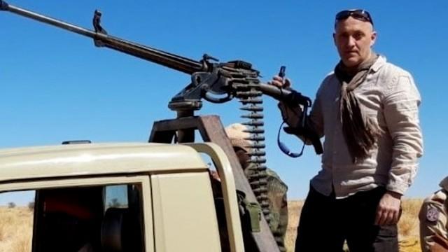 Operațiune paramilitară: Horaţiu Potra și alți mercenari, prinși în drum spre București cu pistoale, topoare, săbii și gaze lacrimogene 18931152