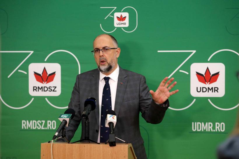 Unul dintre partidele pro-europene trebuie să rămână în opoziție. În joc se află șefia SRI și conducerea comisiilor parlamentare 18931221