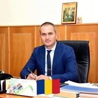 Percheziții la primarul din Crevedia! Petre Florin este acuzat că a folosit la fermă o persoană cu handicap mintal