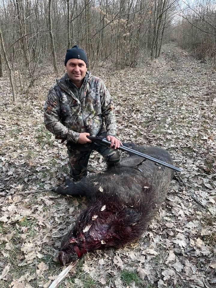 Percheziții la primarul din Crevedia! Petre Florin este acuzat că a folosit la fermă o persoană cu handicap mintal 18931463