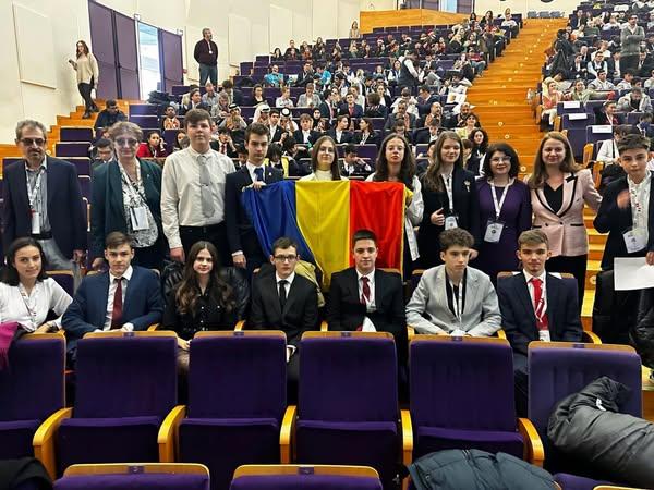 Performanță uriașă a elevilor români: Două medalii de aur, cinci de argint şi cinci de bronz la Olimpiada Internațională de Științe pentru Juniori 