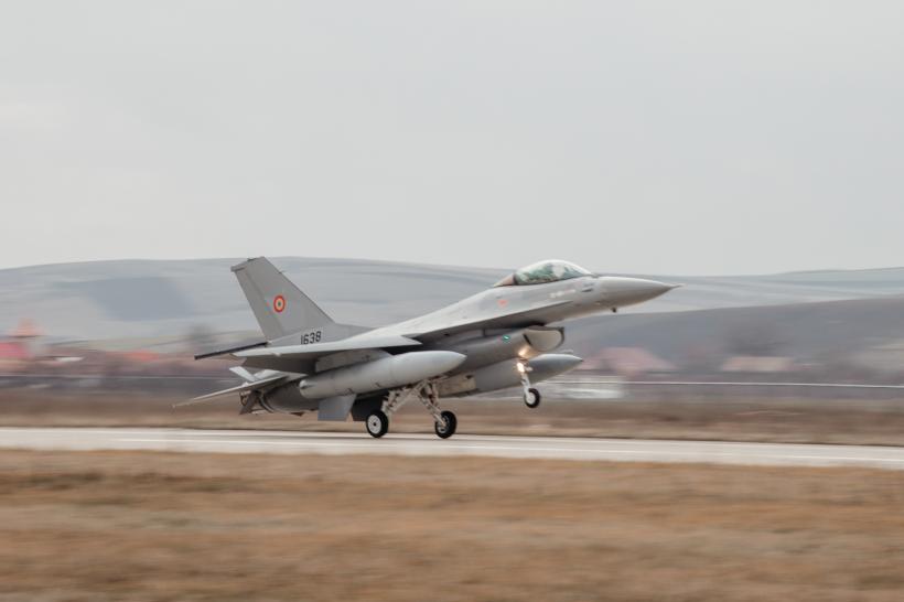 Alte trei aeronave F-16 Fighting Falcon, achiziționate de România, au aterizat în Baza 71 Aeriană