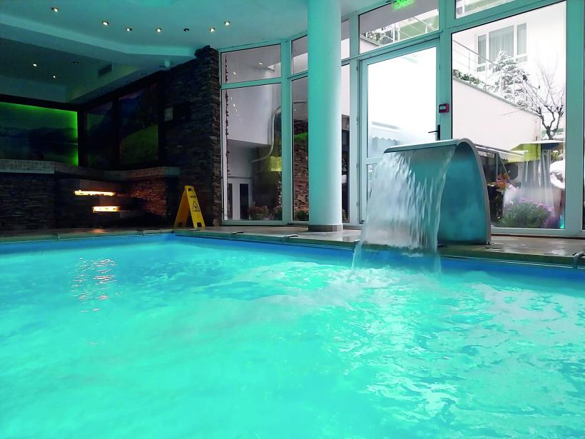 Tendințele momentului: Românii se înghesuie la hoteluri cu piscină, pe Valea Prahovei 18931957