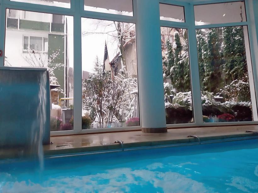 Tendințele momentului: Românii se înghesuie la hoteluri cu piscină, pe Valea Prahovei 18931960