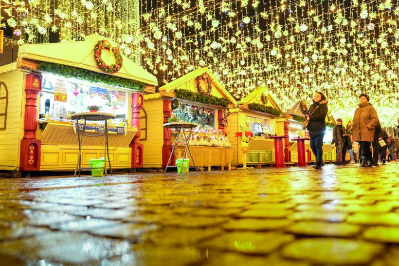 Sărbători pline de lumină și iubire! 18931945