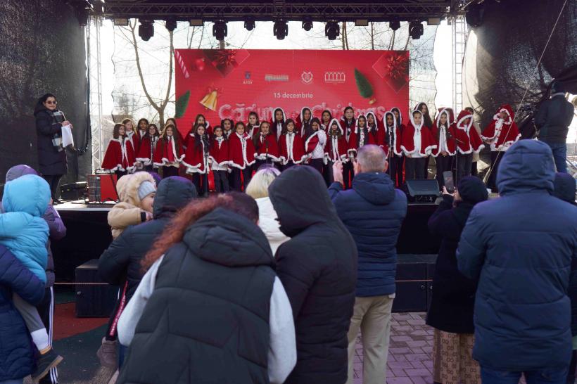 Crăciun vs Christmas, un eveniment care l-a adus pe Moș Crăciun în română și engleză 18932354