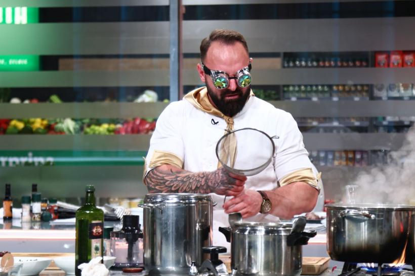 Echipa aurie a câștigat ieri battle-ul la Chefi la cuțite. Diseară, se instaurează panica în bucătărie! Concurenții gătesc cu ochelari speciali: ”Era totul în ceață, nu vedeam nimic” 18932445