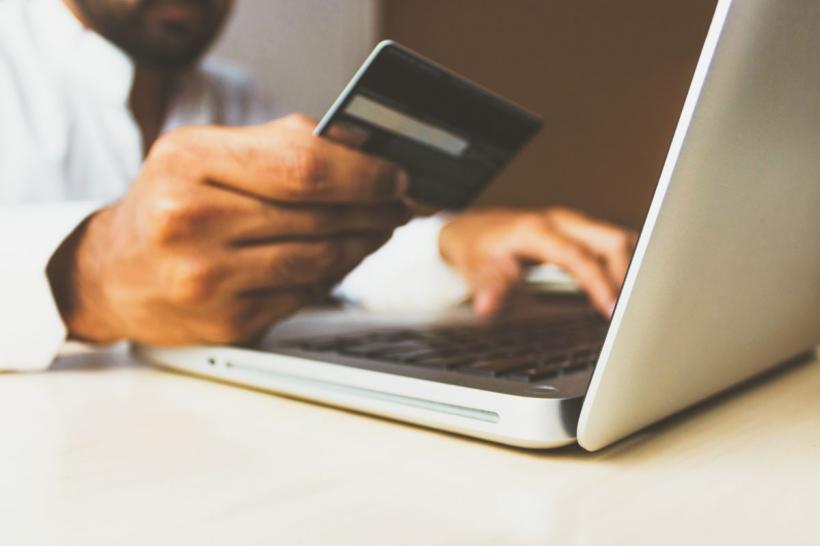 Comerţul electronic creşte accelerat în România