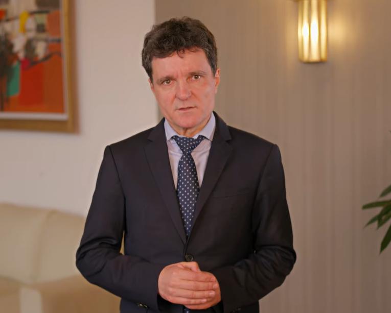 De ce a purtat Nicușor Dan cravată când și-a anunțat candidatura