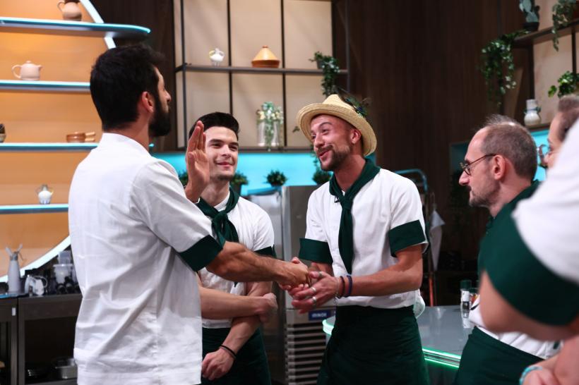 Echipa aurie a câștigat ieri battle-ul la Chefi la cuțite. Eliminare șocantă pentru Chefi, diseară: ”N-am văzut un om să plângă în hohote ca acum” 18932821