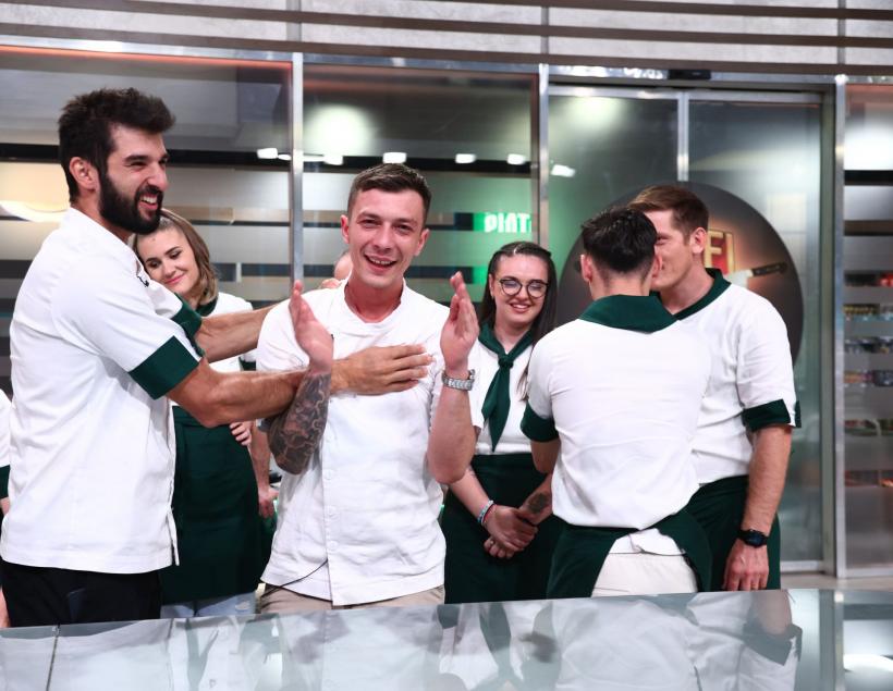 Emoții copleșitoare aseară, la Chefi la cuțite, pentru Michele Răduță: cu un punctaj eliminatoriu la proba individuală, concurentul a fost salvat de Chef Richard Abou Zaki 18933035
