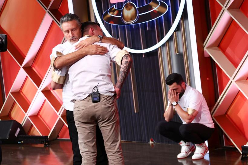 Emoții copleșitoare aseară, la Chefi la cuțite, pentru Michele Răduță: cu un punctaj eliminatoriu la proba individuală, concurentul a fost salvat de Chef Richard Abou Zaki 18933038