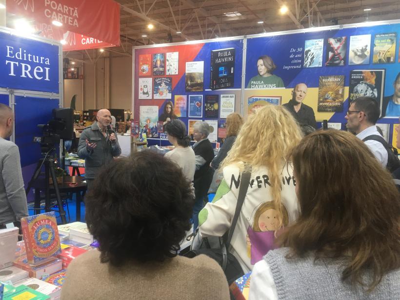 „Românii sunt atât de culți, de bine informați, de citiți. Dumnezeu să te binecuvânteze, România!”. Șuetă cu istoricul britanic Simon Sebag Montefiore  18932857