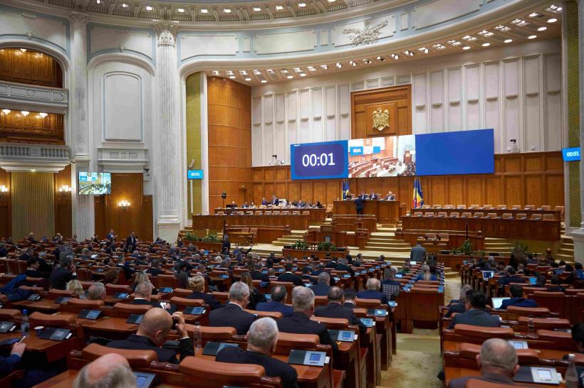 Camera Deputaţilor s-a întrunit în noua formulă. A început prima şedinţă de plen din legislatura 2024 - 2028