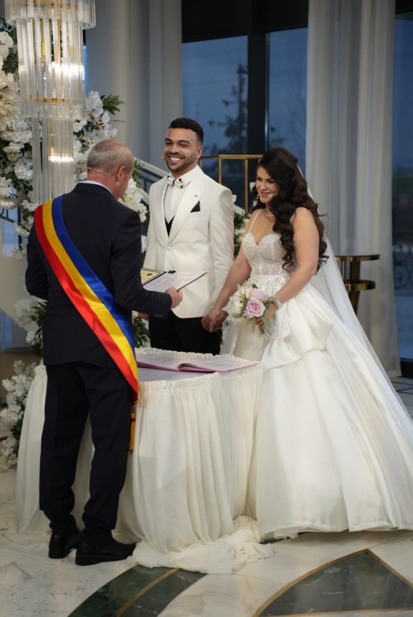 Laura şi Mihai, câştigătorii celui de-al zecelea sezon Mireasa şi ai premiului în valoare de 40.000 de Euro 18933321