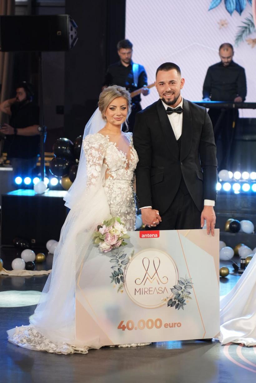Laura şi Mihai, câştigătorii celui de-al zecelea sezon Mireasa şi ai premiului în valoare de 40.000 de Euro 18933325