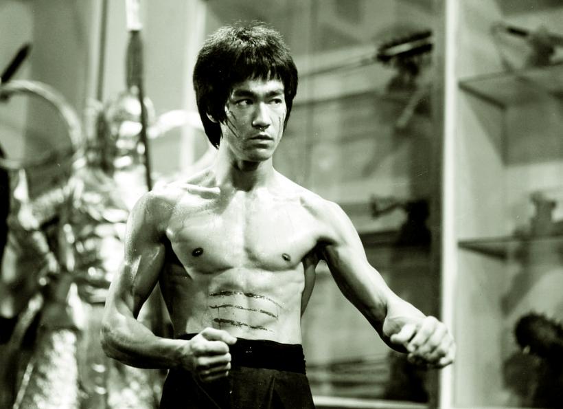 5 principii marca Bruce Lee pentru un trup de zeu