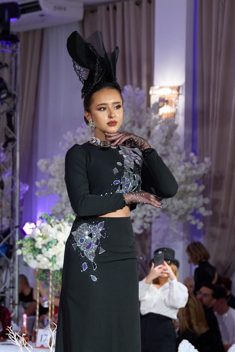 Show-ul de modă de la Bukarest Fashion Week reconfirmă faptul că Florin Burescu este Prințul Modei din România  18933163