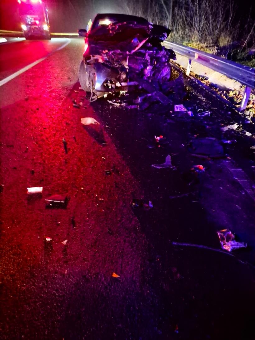 O polițistă de 23 de ani, moartă într-un accident de mașină 18933197